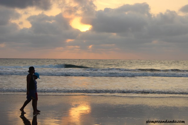 Un atardecer en Montañita