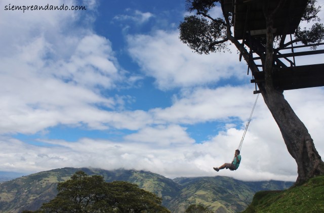 Hamacándome en la Casa del Árbol.