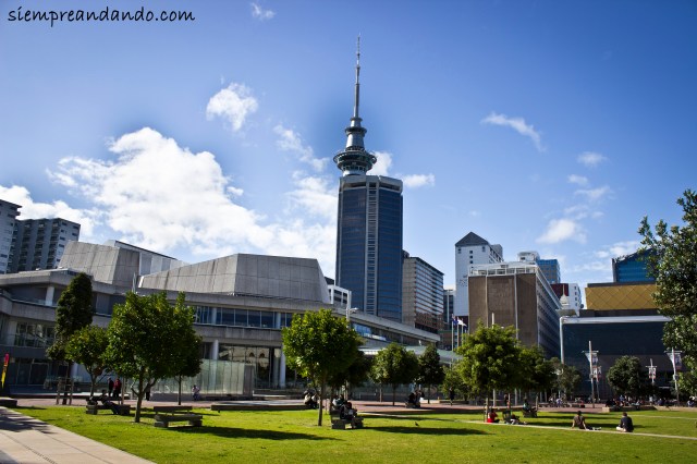 Myers Park con la Sky Tower de fondo.