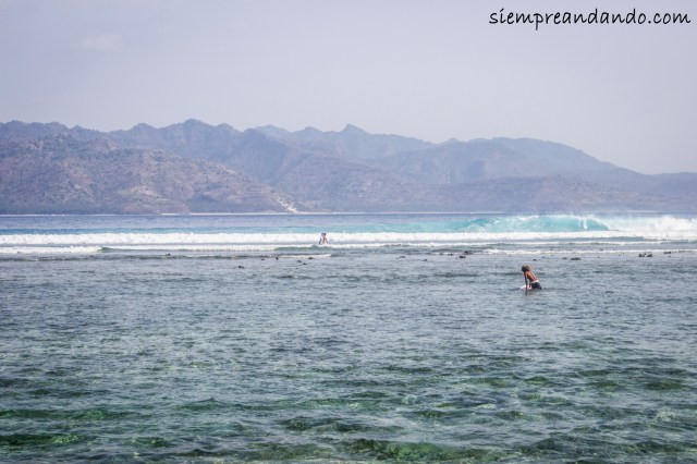 Surfistas en Gili Trawangan.